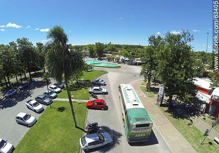 Foto aérea. Terminal de Ómnibus. Estacionamiento de automóviles y salida de buses - Departamento de Durazno - URUGUAY. Foto No. 63405