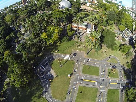 Foto aérea del área didáctica escolar en el tránsito - Departamento de Montevideo - URUGUAY. Foto No. 63475