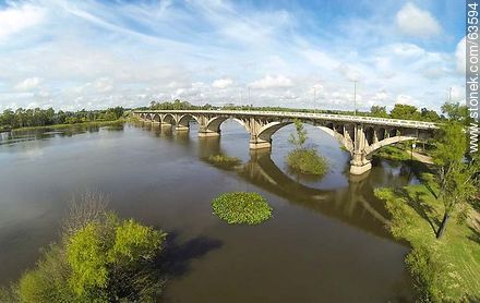 Foto aérea del puente en Ruta 5 sobre el Río Negro - Departamento de Tacuarembó - URUGUAY. Foto No. 63594