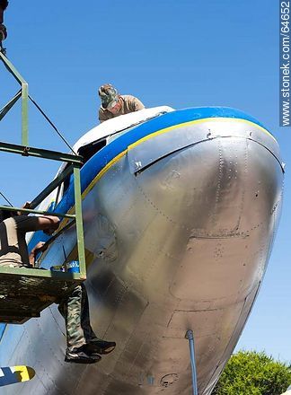Restauración de un avión Boeing DC-3 de Pluna - Departamento de Montevideo - URUGUAY. Foto No. 64652