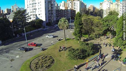 Vista aérea de la Plaza Varela y Av. Brasil - Departamento de Montevideo - URUGUAY. Foto No. 64741