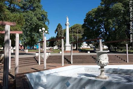Plaza Rivera. Estatua de la Libertad - Departamento de Soriano - URUGUAY. Foto No. 64778