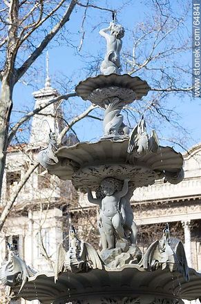 Fountain in Plaza Constitución - Department of Montevideo - URUGUAY. Photo #64841