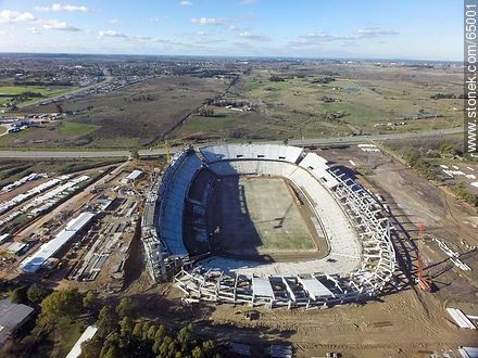 Foto aérea del avance de obra de construcción del estadio del Club A. Peñarol al 15 de agosto de 2015 -  - URUGUAY. Foto No. 65001