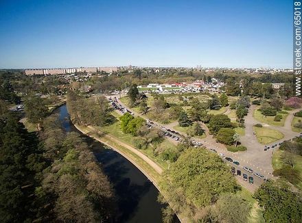 Vista aérea del arroyo Miguelete en el parque del Prado - Departamento de Montevideo - URUGUAY. Foto No. 65018