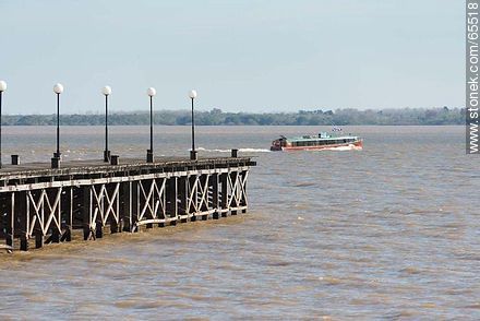Pier on the Uruguay River. Catamaran to Argentina - Department of Colonia - URUGUAY. Photo #65518