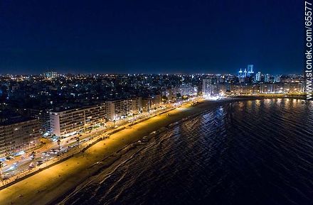 Vista aérea nocturna de la rambla y playa Pocitos - Departamento de Montevideo - URUGUAY. Foto No. 65577