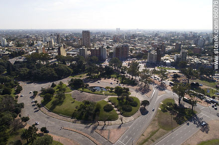 Foto aérea de un sector del Parque Batlle y Av. Ricaldoni - Departamento de Montevideo - URUGUAY. Foto No. 66076