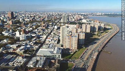 Vista aérea de la Rambla Sur - Departamento de Montevideo - URUGUAY. Foto No. 66292