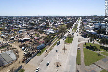 Vista aérea de la Avenida Dámaso Larrañaga hacia el norte - Departamento de Montevideo - URUGUAY. Foto No. 66498