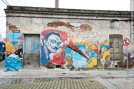 Mural en la calle Encina - Departamento de Montevideo - URUGUAY. Foto No. 66663