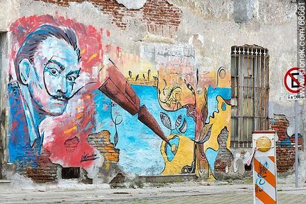 Mural en la calle Encina - Departamento de Montevideo - URUGUAY. Foto No. 66661