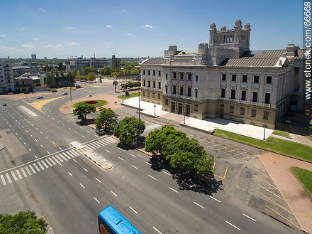Fachada noroeste - Departamento de Montevideo - URUGUAY. Foto No. 66668