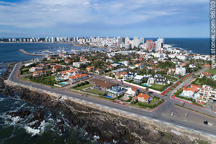 Vista aérea de la rambla Artigas y calles El Pampero, El Faro y Capitán Miranda - Punta del Este y balnearios cercanos - URUGUAY. Foto No. 66703