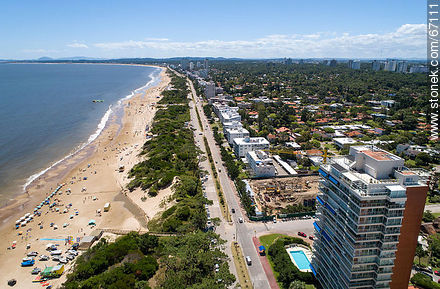Foto aérea de la Rambla Williman sobre Playa Mansa - Punta del Este y balnearios cercanos - URUGUAY. Foto No. 67111