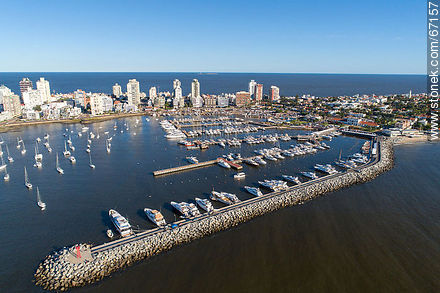 Foto aérea del puerto de Punta del Este - Punta del Este y balnearios cercanos - URUGUAY. Foto No. 67157