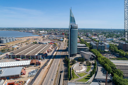 Vista aérea de la Torre de las Telecomunicaciones - Departamento de Montevideo - URUGUAY. Foto No. 67236