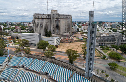 Vista aérea de la Avenida Ricaldoni, Área de la Salud, escuelas de medicina, CUDIM, torre de los homenajes del Estadio Centenario - Departamento de Montevideo - URUGUAY. Foto No. 67272