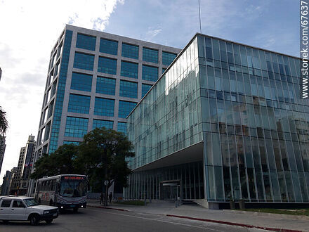 Edificio anexo a la Torre Ejecutiva - Departamento de Montevideo - URUGUAY. Foto No. 67637