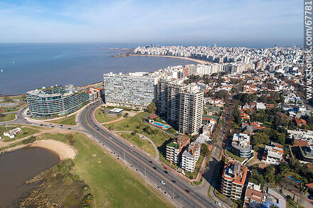 Vista aérea de la Rambla Armenia y Antonio Costa. Edificios Forum, Panamericano y Torres del Puerto - Departamento de Montevideo - URUGUAY. Foto No. 67781