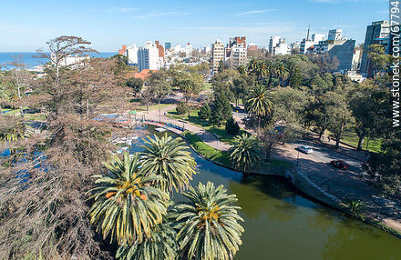Imagen aérea del lago y entorno del Parque Rodó - Departamento de Montevideo - URUGUAY. Foto No. 67794