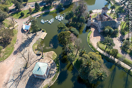 Imagen aérea del lago y entorno del Parque Rodó - Departamento de Montevideo - URUGUAY. Foto No. 67812