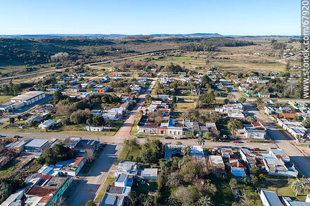 Vista aérea de Aiguá y su plaza - Departamento de Maldonado - URUGUAY. Foto No. 67920
