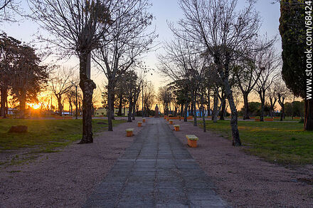 La plaza al atardecer - Departamento de San José - URUGUAY. Foto No. 68424