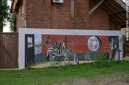 Mural frente a la rambla - Departamento de Tacuarembó - URUGUAY. Foto No. 68831