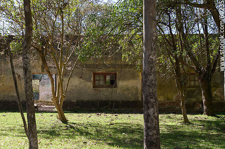 Antigua casa abandonada en el campo - Departamento de Durazno - URUGUAY. Foto No. 69235