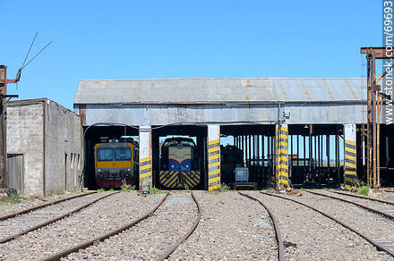 Motocar and diesel locomotive on guard - Tacuarembo - URUGUAY. Photo #69693