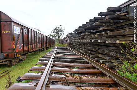 Collection of old rails and wooden sleepers - Department of Florida - URUGUAY. Photo #69719