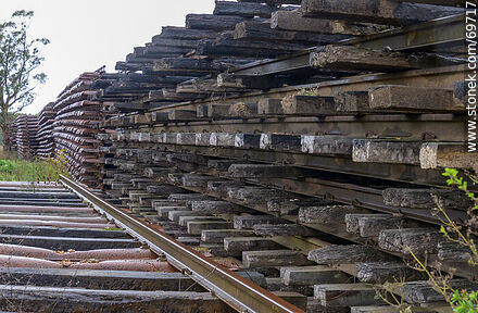 Collection of old rails and wooden sleepers - Department of Florida - URUGUAY. Photo #69717