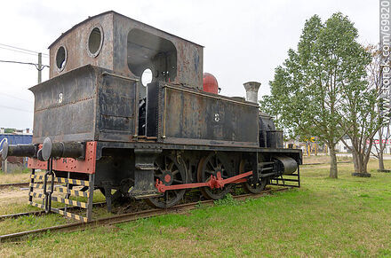 Antigua locomotora en exhibición - Departamento de Florida - URUGUAY. Foto No. 69820