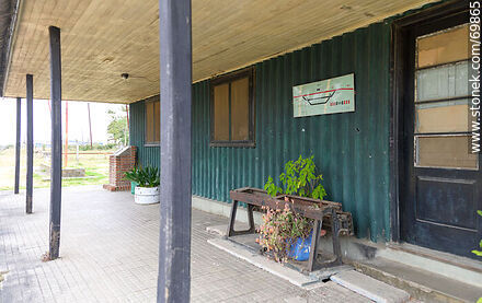Ex estación Juanicó devenida en vivienda - Departamento de Canelones - URUGUAY. Foto No. 69865