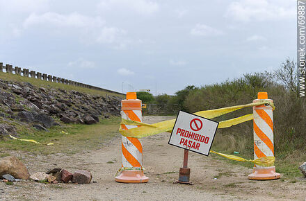 Prohibido pasar - Departamento de Florida - URUGUAY. Foto No. 69887