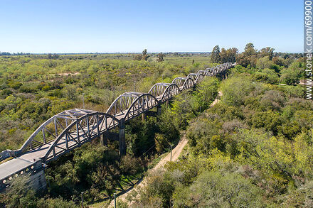 Vista aérea del puente de la ruta 7 sobre el río Santa Lucía - Departamento de Florida - URUGUAY. Foto No. 69900