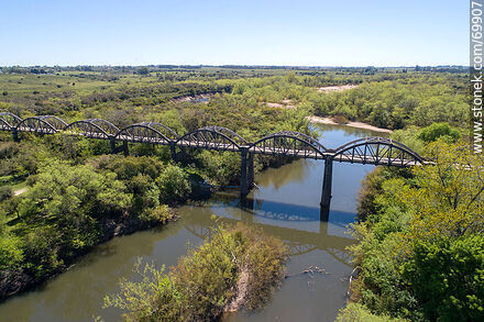 Vista aérea del puente de la ruta 7 sobre el río Santa Lucía - Departamento de Florida - URUGUAY. Foto No. 69907