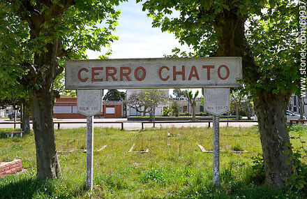 Antigua estación de tren de Cerro Chato - Departamento de Florida - URUGUAY. Foto No. 69937