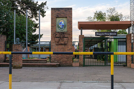 Escuela pública Joaquín Torres García - Departamento de Lavalleja - URUGUAY. Foto No. 70343