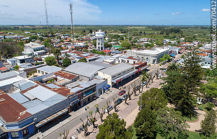 Vista aérea de la plaza de Tala - Departamento de Canelones - URUGUAY. Foto No. 70412