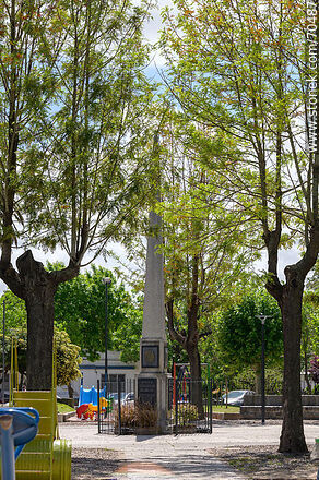 Maria Vera Square. Obelisk - Department of Canelones - URUGUAY. Photo #70487