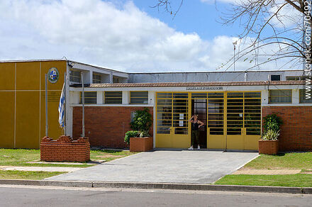 Escuela Pública - Departamento de Canelones - URUGUAY. Foto No. 70492