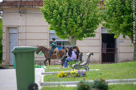 Lazaro Cabrera Square. Students chatting and horsemanship in the street - Lavalleja - URUGUAY. Photo #70693