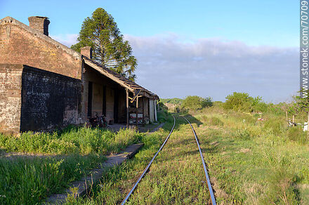 La antigua estación transformada en vivienda - Departamento de Canelones - URUGUAY. Foto No. 70709
