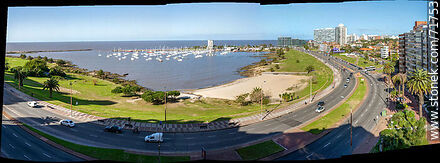 Panorámica aéra de la Rambla Armenia frente a la playa y puerto del Buceo - Departamento de Montevideo - URUGUAY. Foto No. 71753