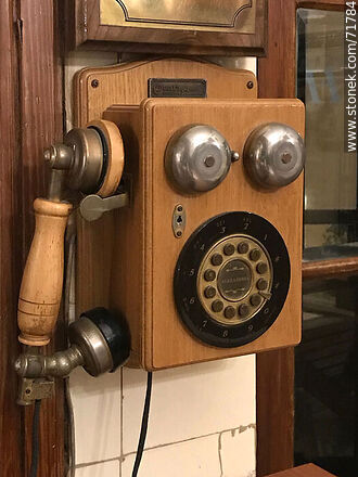 Old wall telephone of the Colón Hotel - Department of Maldonado - URUGUAY. Photo #71784