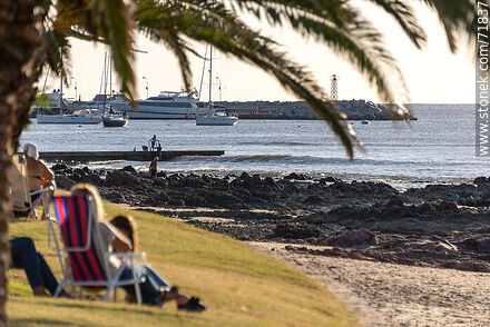 Enjoying the afternoon near the port - Punta del Este and its near resorts - URUGUAY. Photo #71837