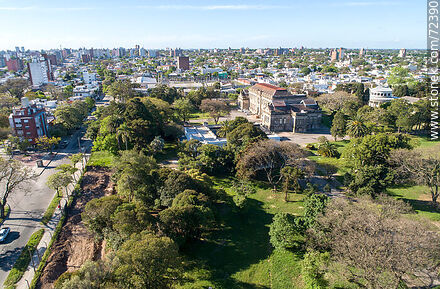 Vista aérea de la Facultad de Veterinaria en el barrio Buceo, 2020 - Departamento de Montevideo - URUGUAY. Foto No. 72390