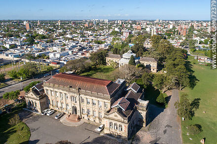 Vista aérea de la Facultad de Veterinaria en el barrio Buceo, 2020 - Departamento de Montevideo - URUGUAY. Foto No. 72379
